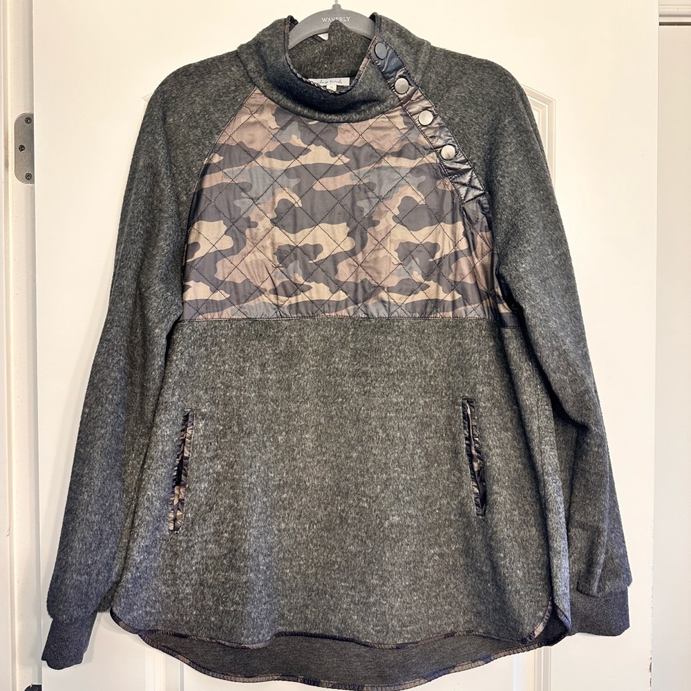 Soft, grey and camo top with pockets
